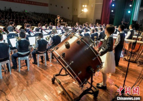 龙八国际pt客户端下载乌鲁木齐：少年交响管乐团奏响新年音乐会
